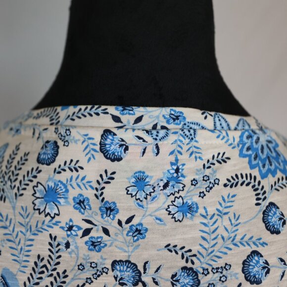 Gorgeous Scoop Neck Floral Tee - Picture 4 of 5